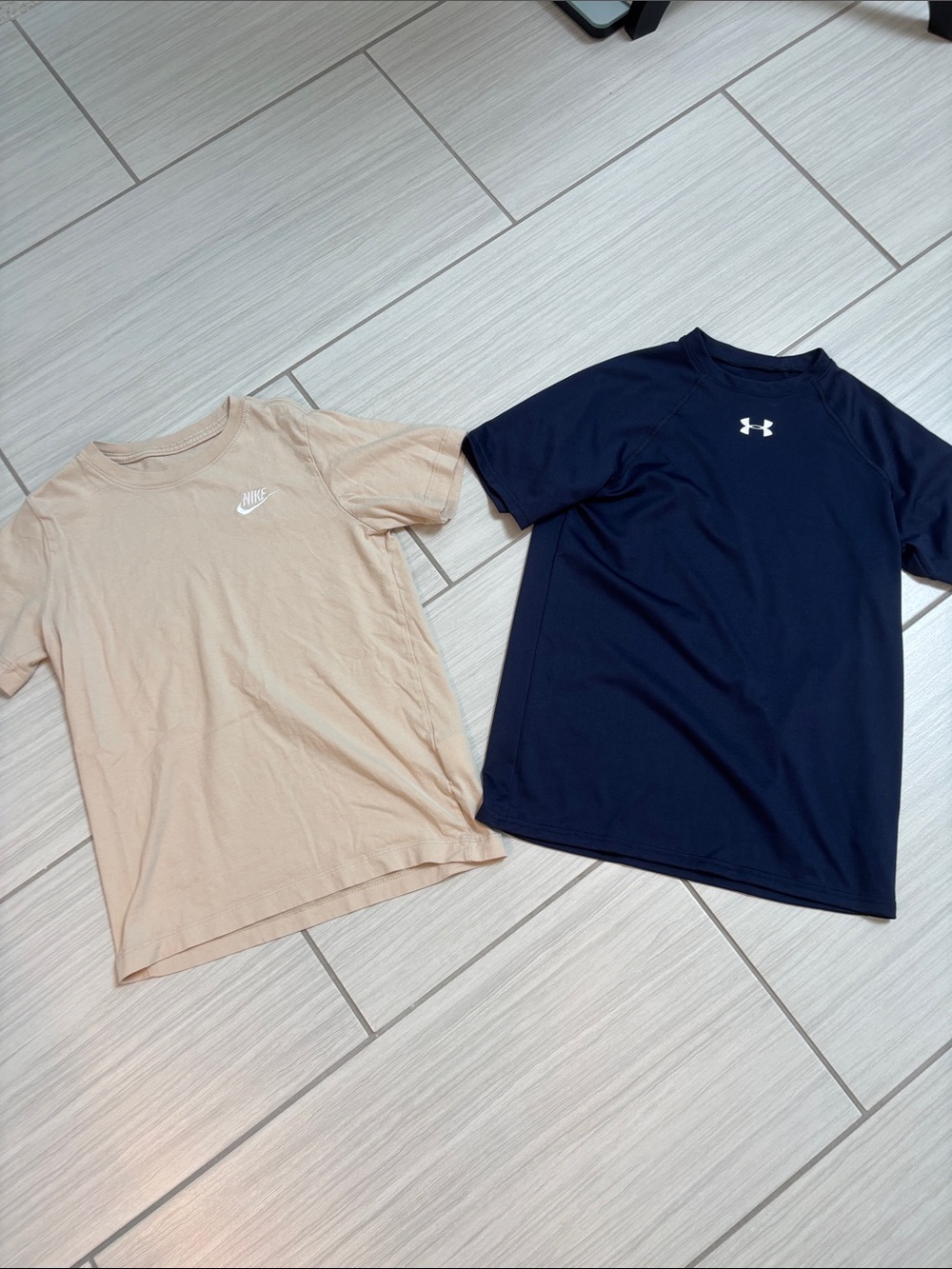 Boys Nike & Under Armour Navy Short-Sleeve Tees size M